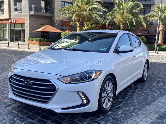 Hyundai Elantra-11