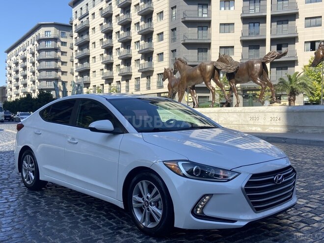 Hyundai Elantra-14