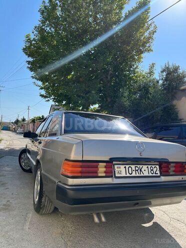 Mercedes 190-4