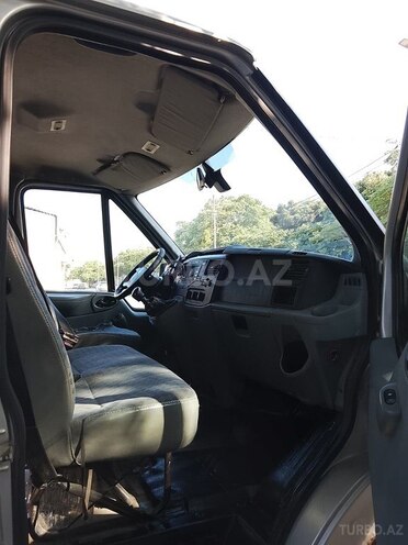 Ford Transit-17