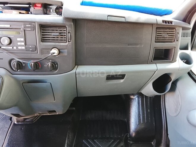 Ford Transit-16