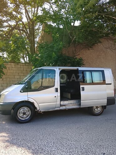 Ford Transit-5