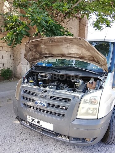 Ford Transit-8
