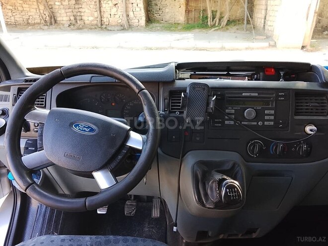 Ford Transit-15