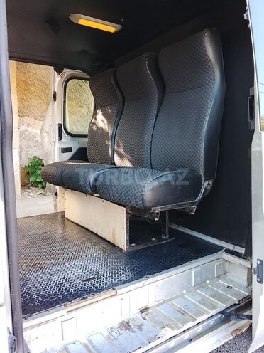 Ford Transit-12