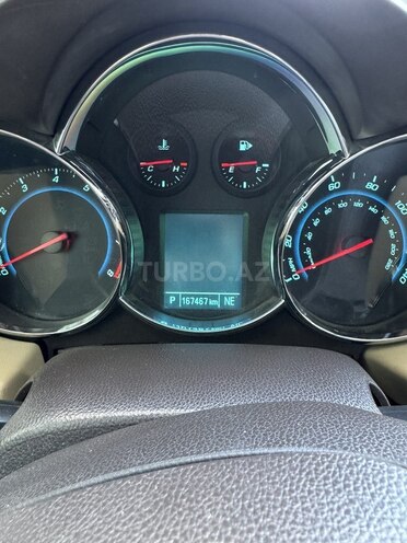 Chevrolet Cruze-12