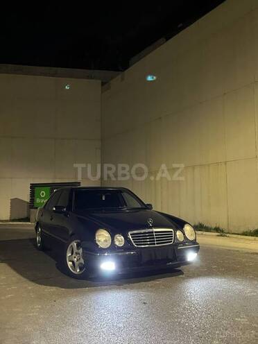 Mercedes E 320-1