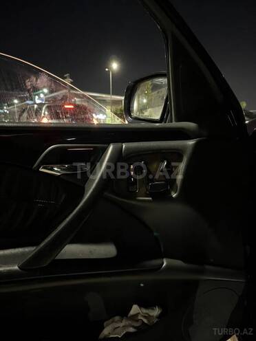 Mercedes E 320-6