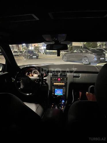 Mercedes E 320-5