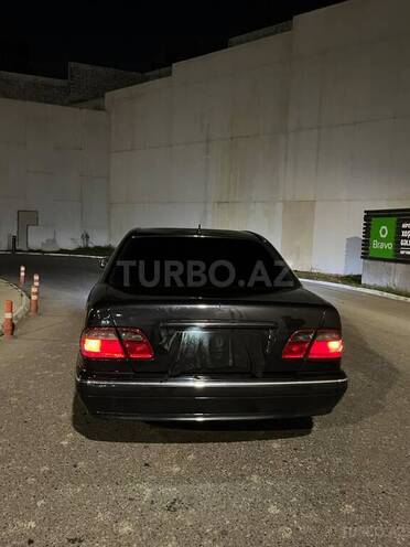 Mercedes E 320-7