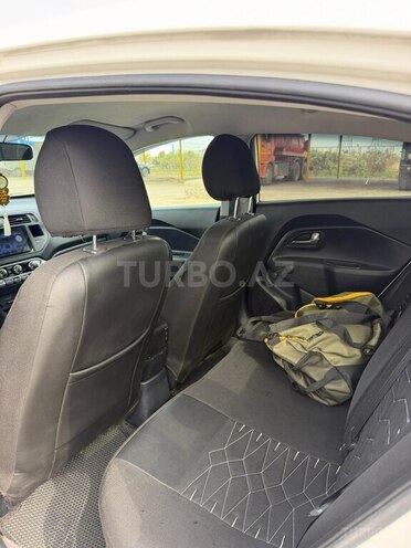 Kia Rio-7
