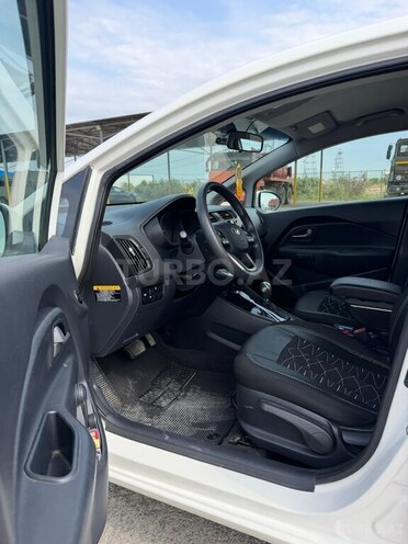 Kia Rio-13