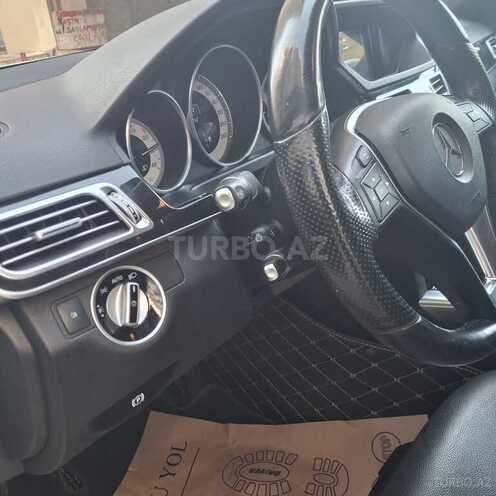 Mercedes E 220-11