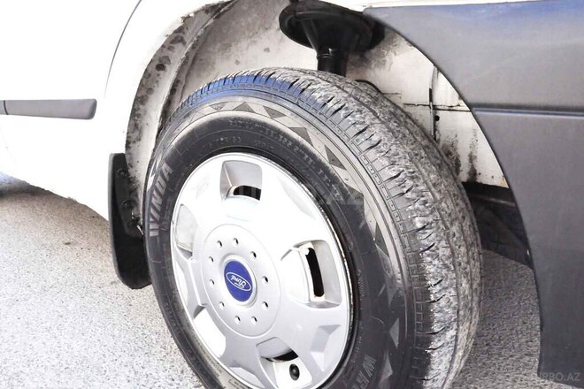 Ford Transit-5