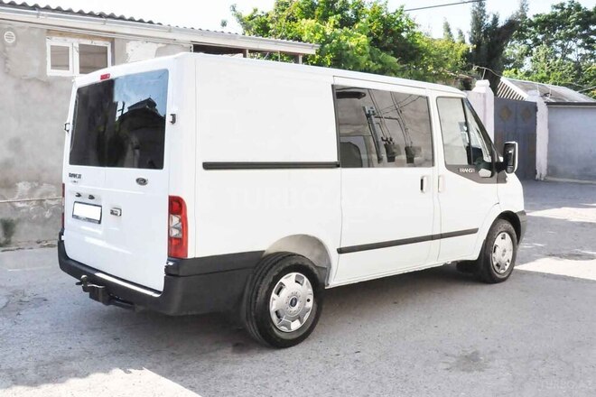 Ford Transit-11