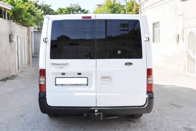 Ford Transit-12