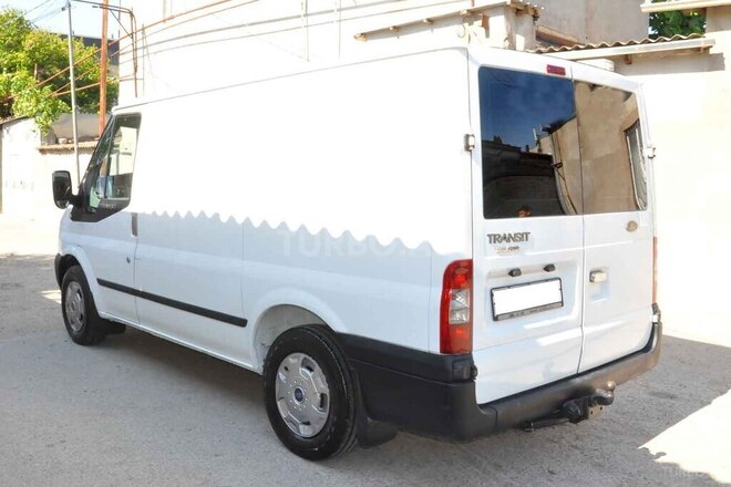 Ford Transit-13