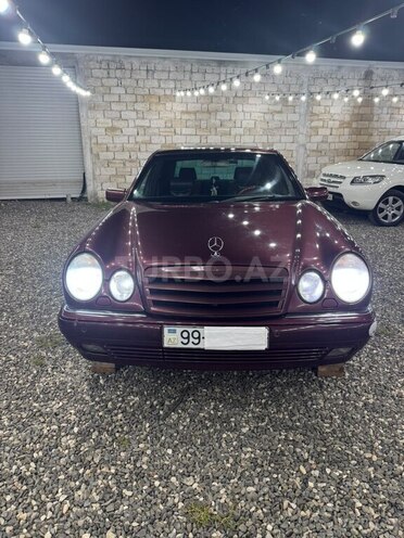 Mercedes E 230-1