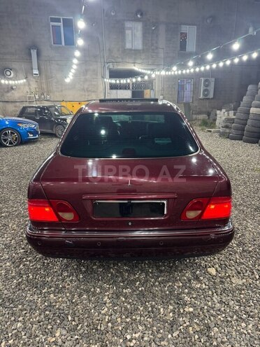 Mercedes E 230-3