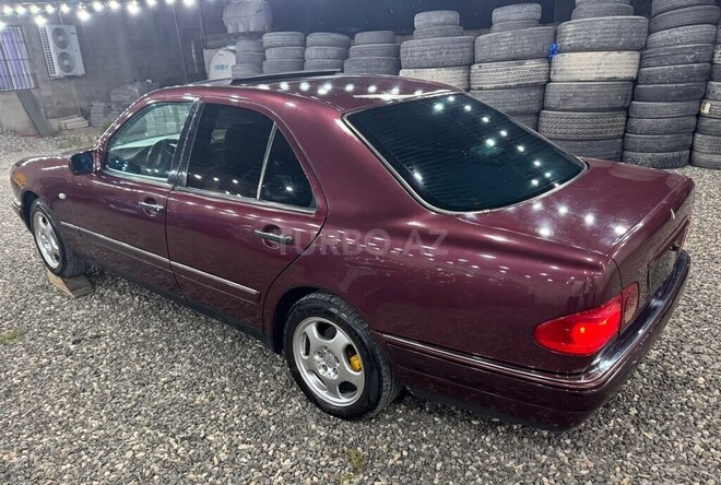 Mercedes E 230-5