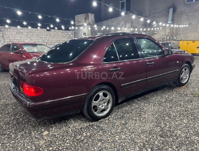 Mercedes E 230-4