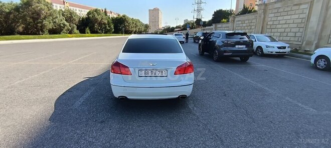 Hyundai Genesis-2