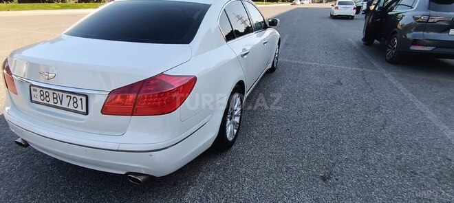 Hyundai Genesis-5