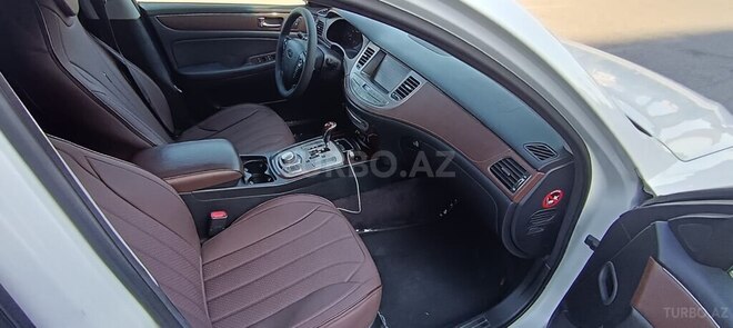 Hyundai Genesis-7