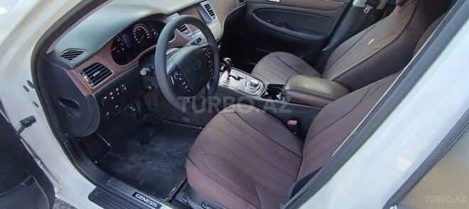 Hyundai Genesis-13