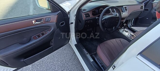 Hyundai Genesis-12