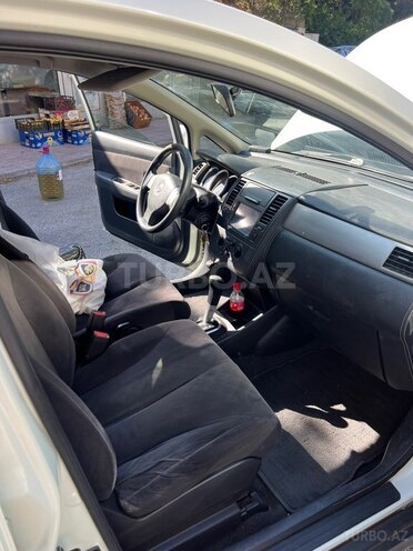 Nissan Tiida-10
