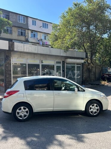 Nissan Tiida-4