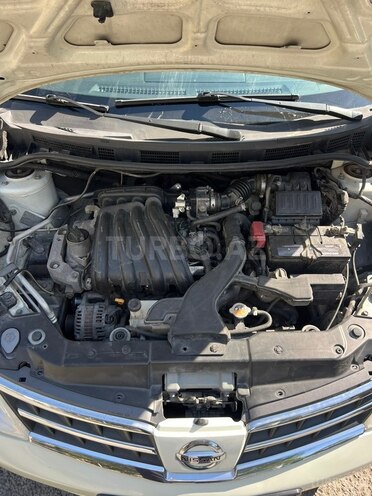 Nissan Tiida-9