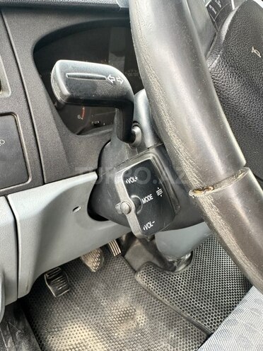 Ford Transit-8