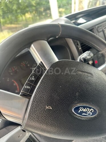 Ford Transit-7