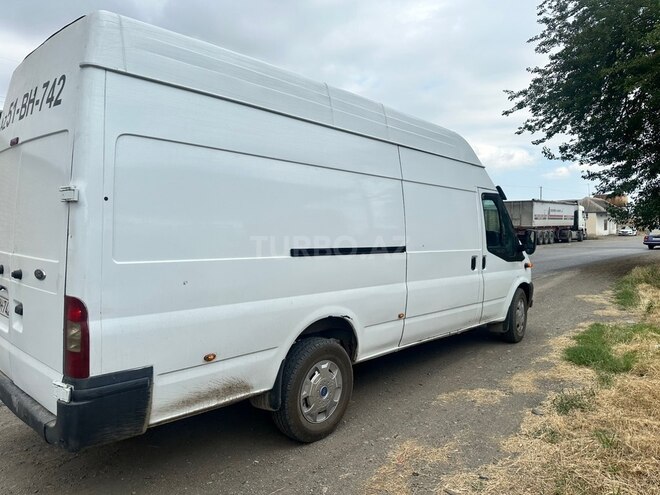 Ford Transit-5