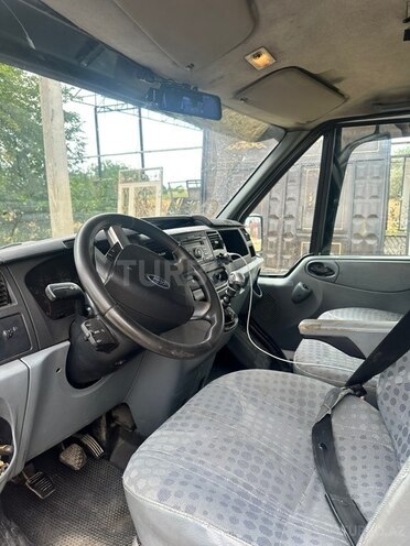 Ford Transit-6