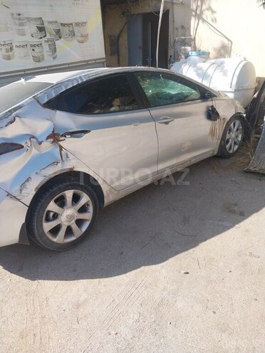 Hyundai Elantra-2