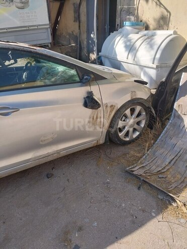 Hyundai Elantra-3
