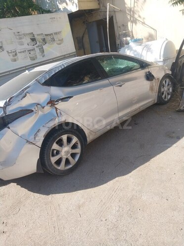 Hyundai Elantra-13
