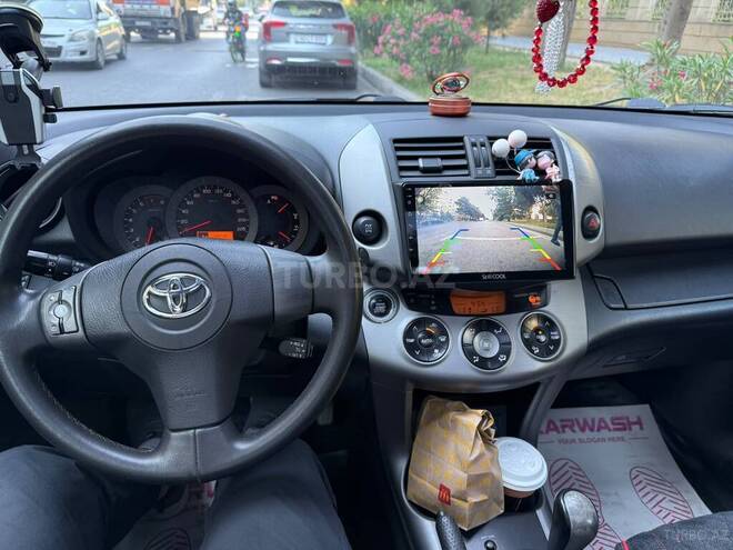 Toyota RAV4-8