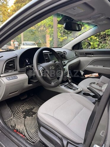 Hyundai Elantra-8