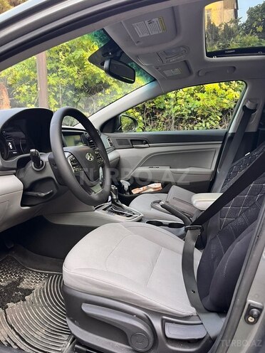 Hyundai Elantra-9