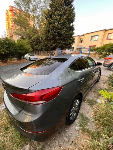 Hyundai Elantra-4