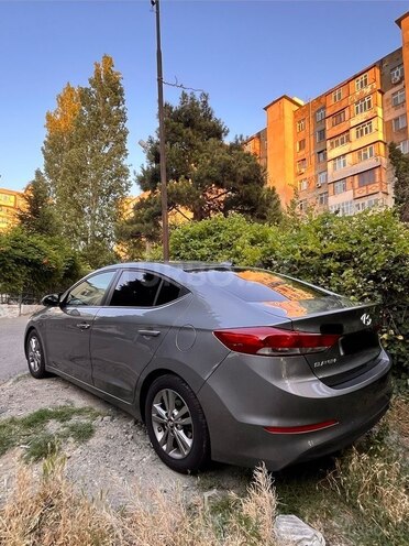 Hyundai Elantra-6
