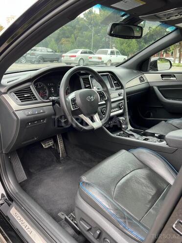 Hyundai Sonata-12