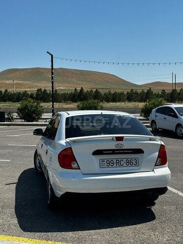 Hyundai Accent-2