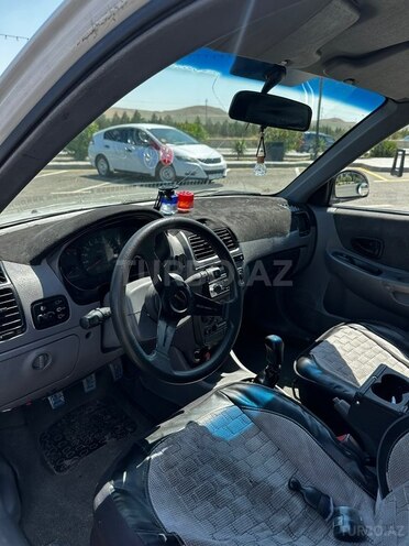 Hyundai Accent-7