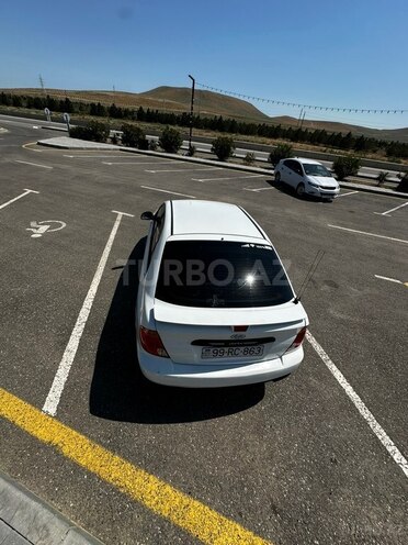 Hyundai Accent-11