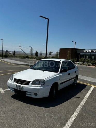 Hyundai Accent-4